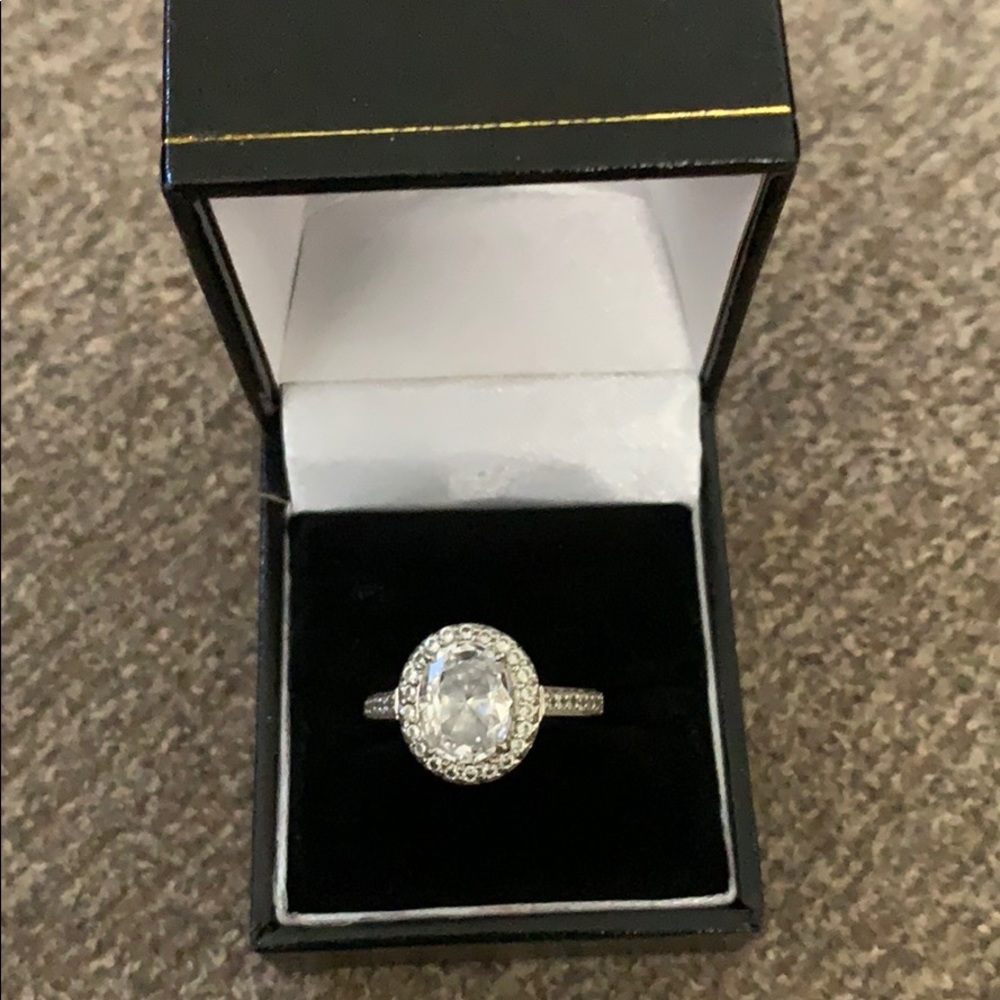 Sterling silver brilliant 3 ct ring ..CZ
